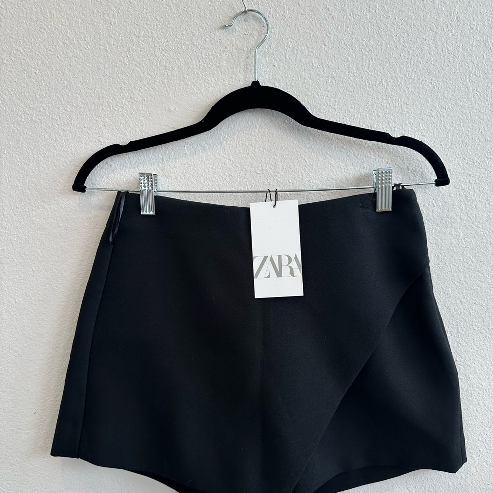 NWT - Zara Skort Black - Small